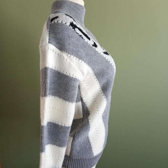 Sweater - Picture 2 of 4